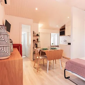 https://alfama-suite-by-homing.hotels-lisbon-portugal.com